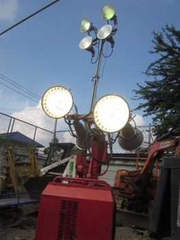 ขาย- เครื่องปั่นไฟ หร้อมสปอร์ตไลท์ ไฟ 4 ดวง แบบเครื่องยนต์ ดีเซล มือสองเก่าญี่ปุ่น พร้อมใช้งาน