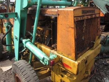 ขาย- รถตัก คีบอ้อย คีบไม้ KOMATSU: SD20 เครื่องดีเซล มือสองญี่ปุ่น สภาพพร้อมใช้งาน ขาย- รถตัก คีบอ้อย คีบไม้ KOMATSU: SD20 เครื่องดีเซล มือสองญี่ปุ่น สภาพพร้อมใช้งาน