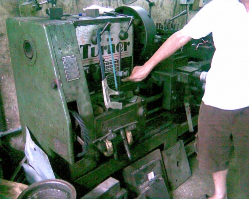 เครื่องกลึง 6 ฟุต รุ่นหนัก TURNUR 3 เพลา สะพานเกลียว 2 เครื่องกลึง 6 ฟุต รุ่นหนัก TURNUR 3 เพลา สะพานเกลียว 2