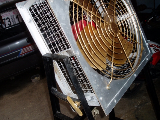 ขายพัดลม 22นิ้วพร้อมขาตั้ง 1800บาท ขายพัดลม 22นิ้วพร้อมขาตั้ง 1800บาท