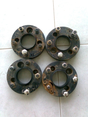 4/100 ออก 5/114 1ชุดขาย2900 (เหล็ก)พร้อมน๊อตครบทุกตัว