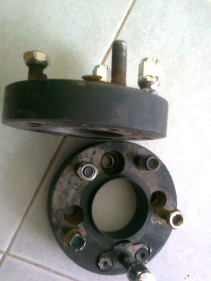 4/100 ออก 5/114 1ชุดขาย2900 (เหล็ก)พร้อมน๊อตครบทุกตัว