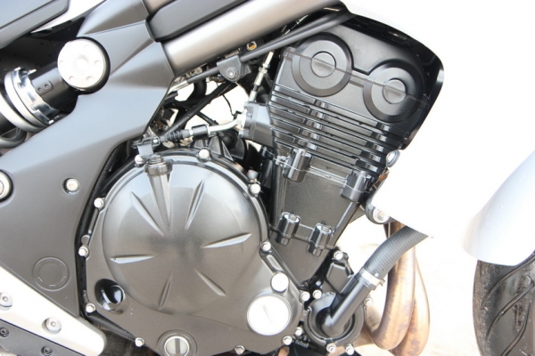 ขาย ER6N 650 ปี12 ทะเบียนพร้อมโอน สภาพป้ายแดง วิ่ง 1000 โลแท้ๆ