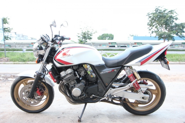 ขาย CB400 Sf ปี94 ไมล์3ลูก ทะเบียนแท้ๆๆ โอนขนส่งทั่วประเทศ พร้อมแต่ง