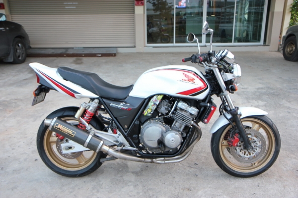 ขาย CB400 Sf ปี94 ไมล์3ลูก ทะเบียนแท้ๆๆ โอนขนส่งทั่วประเทศ พร้อมแต่ง