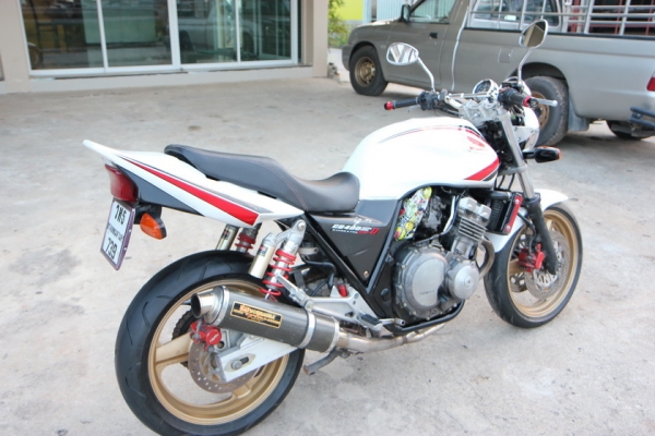 ขาย CB400 Sf ปี94 ไมล์3ลูก ทะเบียนแท้ๆๆ โอนขนส่งทั่วประเทศ พร้อมแต่ง