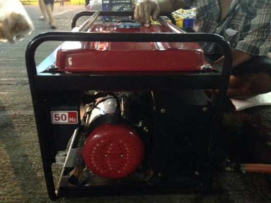 ขายเครื่องปั่นไฟ 5000 w. เครื่องยนต์ 13 HP 4 จังหวะ เเบบมือดึงสตาร์ท