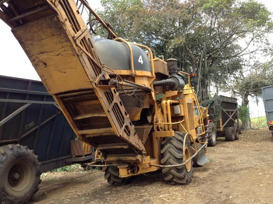 รถตัดอ้อย CAMECO ล้อยางแท้ รุ่น CHW2500