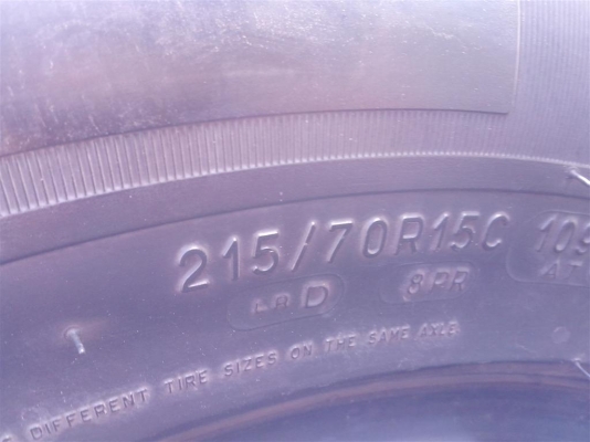 ขายยางติดรถวีโก้เเชมป์ 215-70-15 ปี 2012