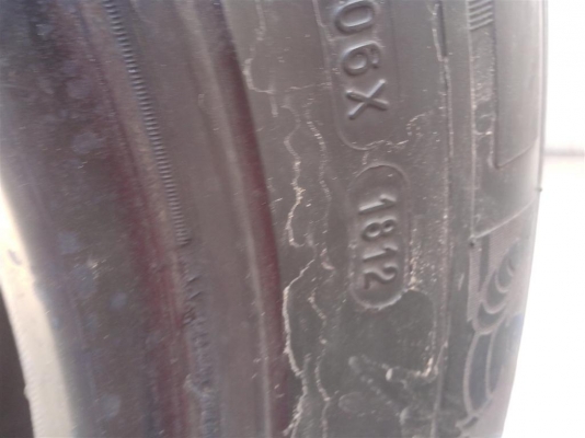 ขายยางติดรถวีโก้เเชมป์ 215-70-15 ปี 2012