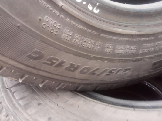 ขายยางติดรถวีโก้เเชมป์ 215-70-15 ปี 2012