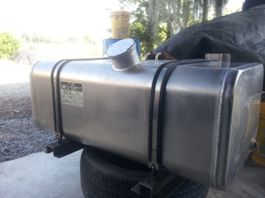 ขายถังน้ำมันมิเนียมครับ