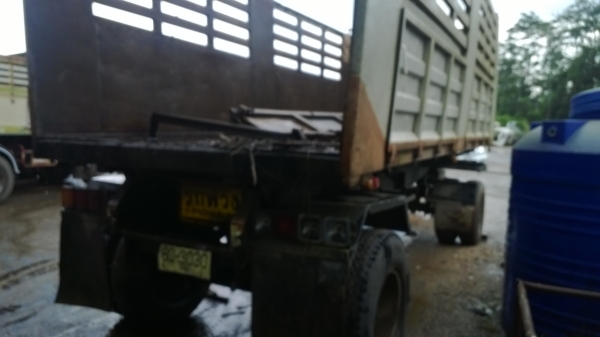 หางลูกพ่วงดั้มสามมิตรปี*49หาง2คานแท้ๆฝาท้ายครบ ล้อครบ ยางไม่สวย แต่ลมเต็ม...