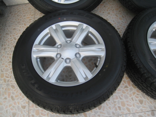 ขายล้อแม็กป้ายแดงถอดศูนย์ new isuzu mu-x 17"x7" et33 6 รู 139.7 +  ยางผลิตสัปดาห์ที่ 44 ปี 13 สนใจติดต่อเล็กคลองสาม (081-3747940)