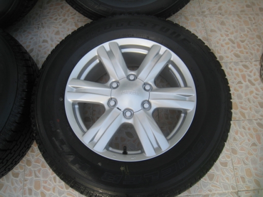 ขายล้อแม็กป้ายแดงถอดศูนย์ new isuzu mu-x 17"x7" et33 6 รู 139.7 +  ยางผลิตสัปดาห์ที่ 44 ปี 13 สนใจติดต่อเล็กคลองสาม (081-3747940)