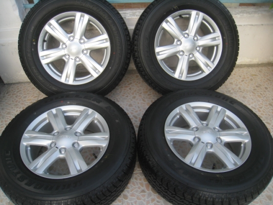 ขายล้อแม็กป้ายแดงถอดศูนย์ new isuzu mu-x 17"x7" et33 6 รู 139.7 +  ยางผลิตสัปดาห์ที่ 44 ปี 13 สนใจติดต่อเล็กคลองสาม (081-3747940)