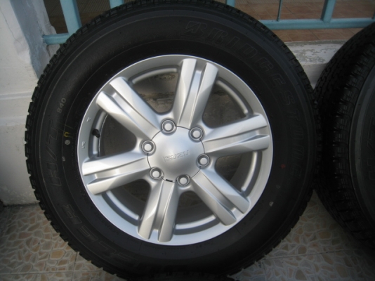 ขายล้อแม็กป้ายแดงถอดศูนย์ new isuzu mu-x 17"x7" et33 6 รู 139.7 +  ยางผลิตสัปดาห์ที่ 44 ปี 13 สนใจติดต่อเล็กคลองสาม (081-3747940)