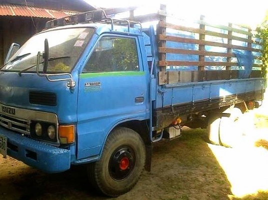 **250,000 บ.ต่อรอง**ขาย6ล้อ ISUZU KS 110HP ปี27 เครื่อง110ฝาขาวยอดนิยม แน่นดี อึดทน ช่วงล่างเดิม5น็อต คัสซีดี เสริมเหล็กบน-ล่าง แข็งแรง กระบะพื้นเหล็กคอกไม้ ยาว4.30ม.สภาพดีไม่ผุไม่หักยางดี6เส้น หัวสวยภายในสวยคอนโซลครบ พร้อมใช้ พร้อมลุยงาน เอกสารครบ ร