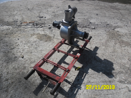 ขาย หอยโค่งสูบน้ำ 2" พร้อมแท่นวาง ราคา 3000 บาท