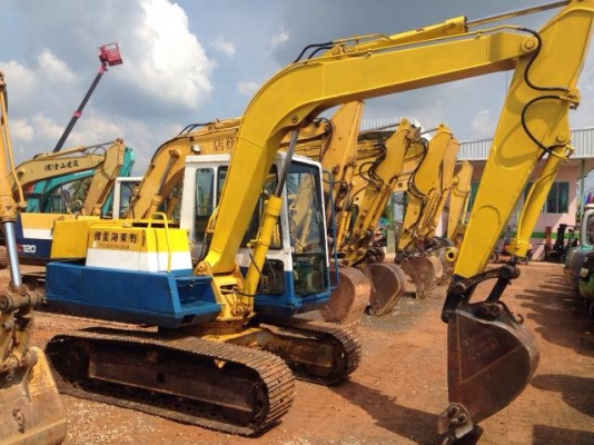 ขายรถแบคโฮ KOMATSU PC60-5 นำเข้าจากญี่ปุ่น 100 \% สภาพสวยเดิมๆเก่านอกแท้ มี VDO การทำงานให้ชม  แทร็คเหล็ก ปั้มนิ้ว  ติดต่อ 081-2990958