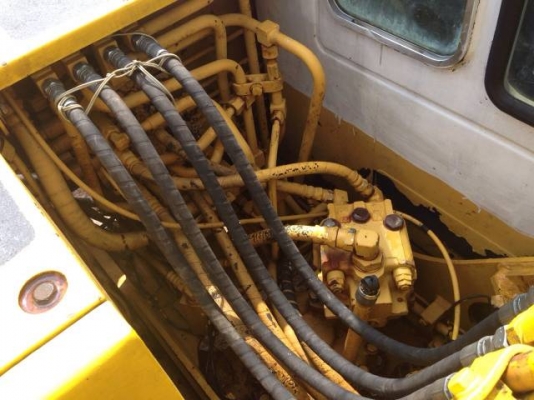 ขายรถแบคโฮ KOMATSU PC60-5 นำเข้าจากญี่ปุ่น 100 \% สภาพสวยเดิมๆเก่านอกแท้ มี VDO การทำงานให้ชม  แทร็คเหล็ก ปั้มนิ้ว  ติดต่อ 081-2990958