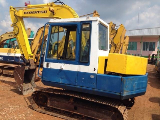 ขายรถแบคโฮ KOMATSU PC60-5 นำเข้าจากญี่ปุ่น 100 \% สภาพสวยเดิมๆเก่านอกแท้ มี VDO การทำงานให้ชม  แทร็คเหล็ก ปั้มนิ้ว  ติดต่อ 081-2990958