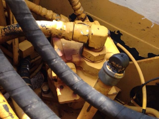 ขายรถแบคโฮ KOMATSU PC60-5 นำเข้าจากญี่ปุ่น 100 \% สภาพสวยเดิมๆเก่านอกแท้ มี VDO การทำงานให้ชม  แทร็คเหล็ก ปั้มนิ้ว  ติดต่อ 081-2990958