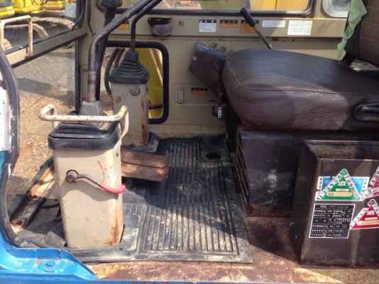 ขายรถแบคโฮ KOMATSU PC60-5 นำเข้าจากญี่ปุ่น 100 \% สภาพสวยเดิมๆเก่านอกแท้ มี VDO การทำงานให้ชม  แทร็คเหล็ก ปั้มนิ้ว  ติดต่อ 081-2990958