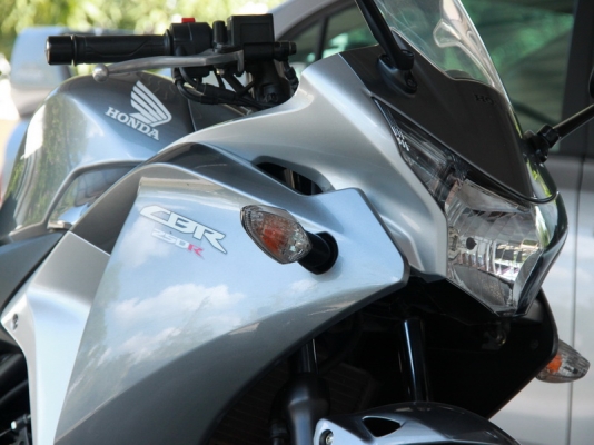 ขาย CBR250i  วิ่งน้อย7 พันโล ใหม่กิ๊ก ไร้ริ้วรอย  ไม่เคยล้มไม่เคยชน ดูแลอย่างดี