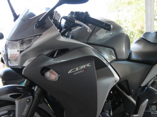 ขาย CBR250i  วิ่งน้อย7 พันโล ใหม่กิ๊ก ไร้ริ้วรอย  ไม่เคยล้มไม่เคยชน ดูแลอย่างดี