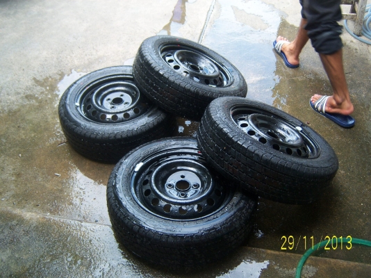 ยาง 185 60 15 ปี 13 มี 1 ชุด แถมล้อกะทะ