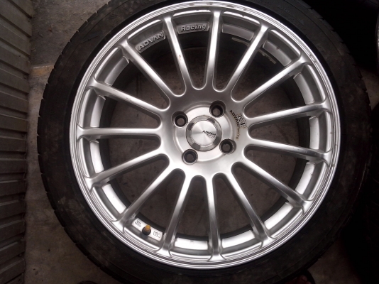 ขายแม๊ก 17 นิ้ว 4 รู 100 สภาพสวยครับ สภาพตามรูปครับ