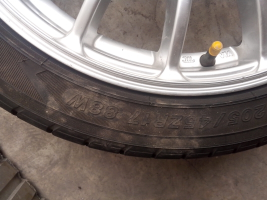 ขายแม๊ก 17 นิ้ว 4 รู 100 สภาพสวยครับ สภาพตามรูปครับ