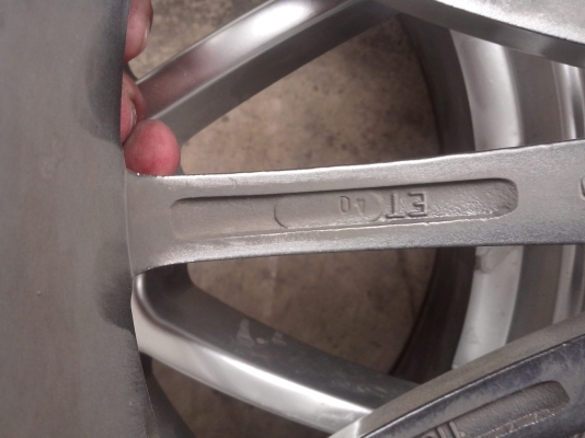 ขายแม๊ก 17 นิ้ว 4 รู 100 สภาพสวยครับ สภาพตามรูปครับ