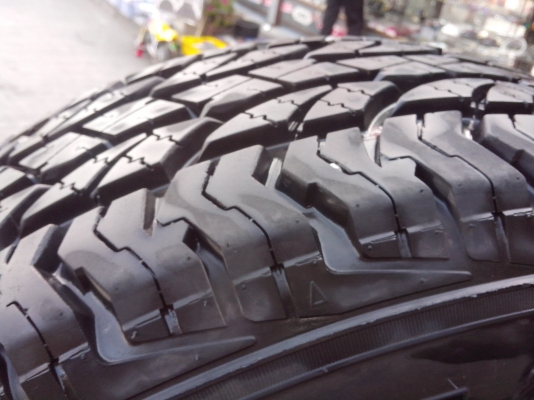 ขายยาง\%สภาพสวยครับ 265/65/17 ปี 2010