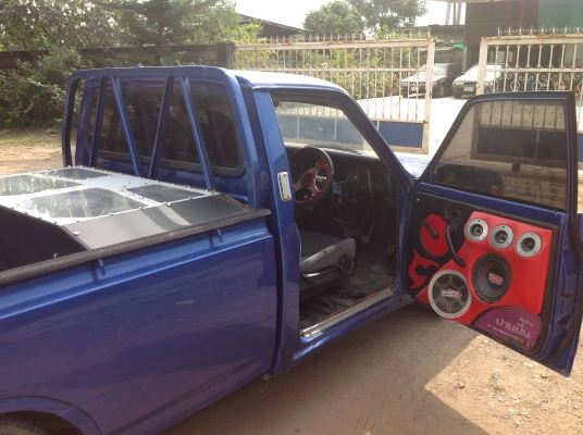 สีสวย เครื่องเสียงเเรง ขายถูก80000 สีสวย เครื่องเสียงเเรง ขายถูก80000