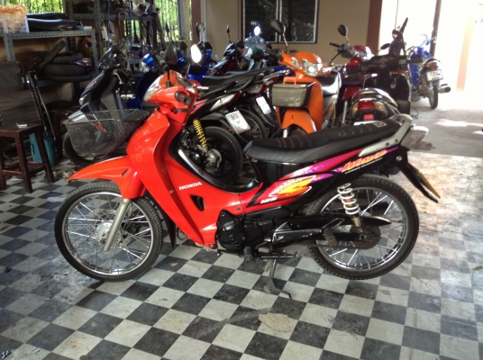 ขาย!!!เวฟ125s ปี45 รถเครื่องดีคับ มีเล่มทะเบียนครบ ภาษีไม่หมด ขาย!!!เวฟ125s ปี45 รถเครื่องดีคับ มีเล่มทะเบียนครบ ภาษีไม่หมด