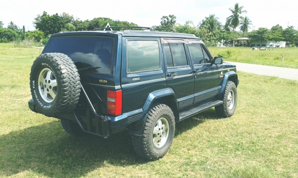 Jeep Cherokee 4.0 Limited สภาพเยี่ยม ปี 1996 เครื่องเสียงJVC ติดแก๊สเรียบร้อย ใครหารุ่นนี้อยู่รับรองว่าคุ้มมาก พร้อมลุย