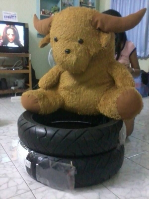 ขายยางขอบ 17 มี 2 เส้นหน้า หลัง ราคาเส้นล่ะ 550 บาท ถ้าเอาสองเส้น ลดเหลือ 1,000 บาท พร้อมส่ง ติดต่อปอนด์ 085-6589674