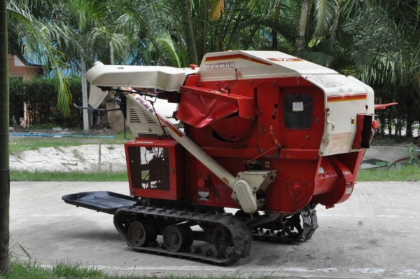 ขายรถ นวดข้าว(เมล็ดพันธ์)ต่างๆ ตีนตะขาบYANMAR สภาพสวยเดิมจากญี่ปุ่น ขายถูก29,000บาท!!