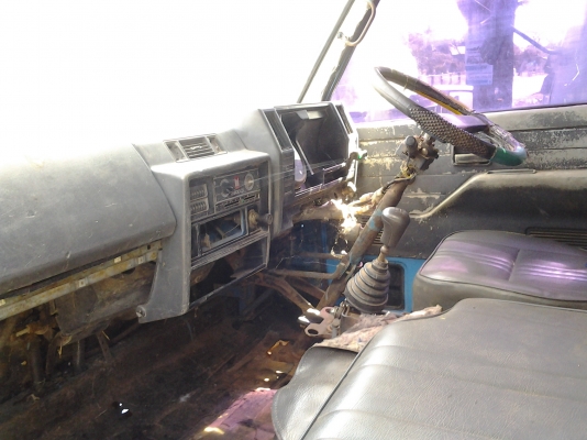 ขาย 6 ล้อ  ISUZU NKR เครื่อง 110  แรง