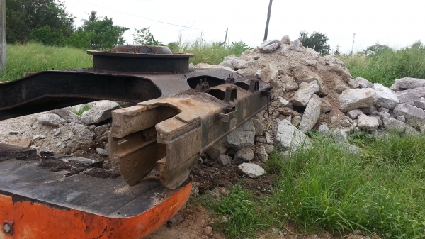 ขายด่วน เฟลมล่าง HITACHI EX 200-3