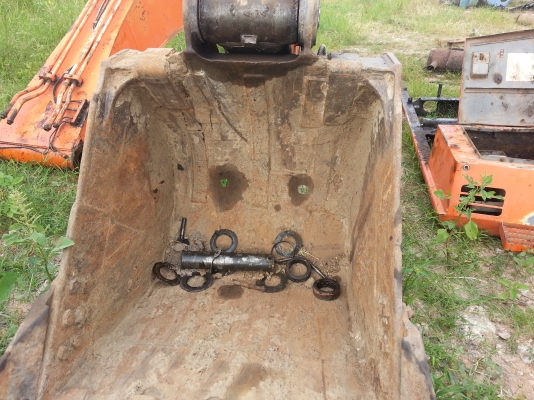 ขายด่วน บูม+อาม +กระบอก +บุ๊งกี๋ ครบชุด HITACHI EX 200-3