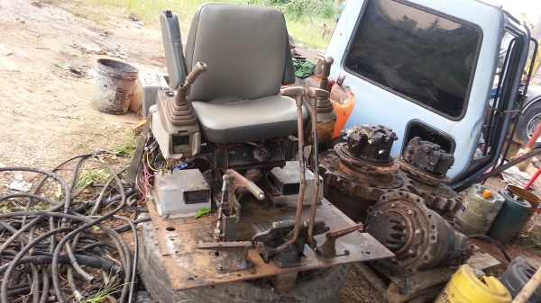 ขายด่วน ครอนโทนมือ HITACHI EX200-3 ขายด่วน ครอนโทนมือ HITACHI EX200-3