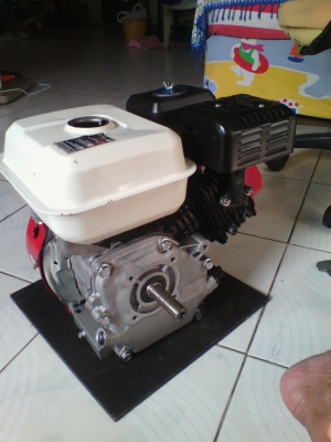 ขายเครื่องยนต์เบนซิน 5.5แรง ราคาถูกๆอีกตัว ขายเครื่องยนต์เบนซิน 5.5แรง ราคาถูกๆอีกตัว