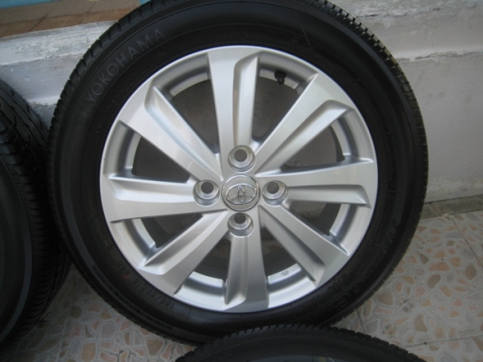 ขายล้อแม็ก Toyota vios ป้ายแดง 15"x5.5" et45 4รู100+ยางผลิตสัปดาห์ที่38ปี13 สนใจติดต่อเล็กคลองสามครับ (081-3747940)
