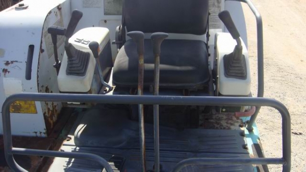 รถขุดเล็ก IHI32J