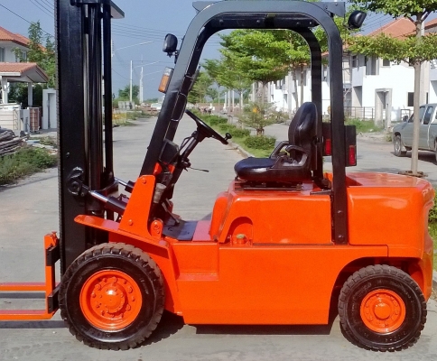 ขายฟอร์คลิพท์นิสสันดีเซล ขนาด 2.5 ตันเสา 5 เมตร เกียร์ออโต้ 081-3535-948