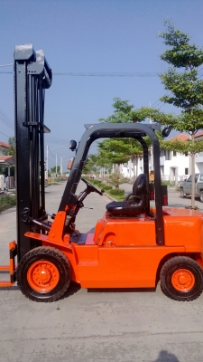 ขายฟอร์คลิพท์นิสสันดีเซล ขนาด 2.5 ตันเสา 5 เมตร เกียร์ออโต้ 081-3535-948