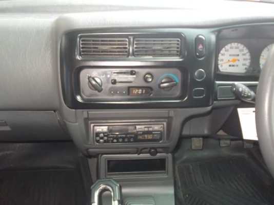 รถบ้าน มือเดียว สภาพสวยพร้อมใช้งานไม่ต้องเอาไปซ่อม รถเดิมทั้งคัน ไม่เคยชน เก็บสีริ้วรอยเท่านั้น มาดูรถก่อนหรือทดลองขับดูได้ไม่ดีจริงไม่ต้องเอาไป สินเชื่อผ่านง่าย ติดบูโร ต่างจังหวัดก็ซื้อได้ โทรมาคุยมาปรึกษาก่อน ออกรถได้ทุกเงื่อนไข